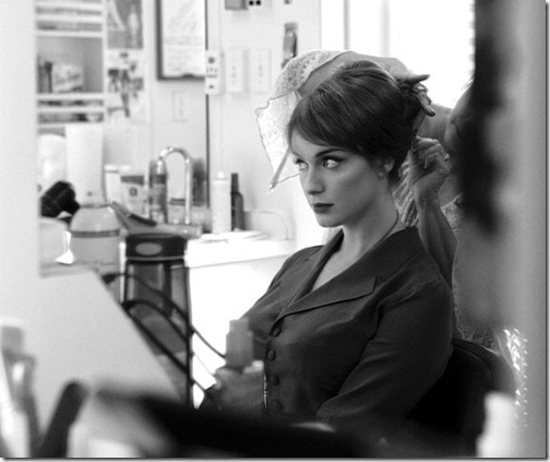 christina_hendricks_dressing_room